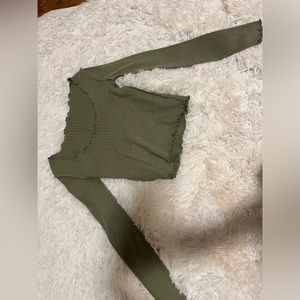 green u cut long sleeves shirt. SIZE: S